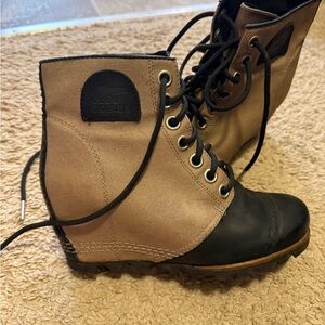 Sorel Women's Black and Tan Lace Up Boots Lea wedge